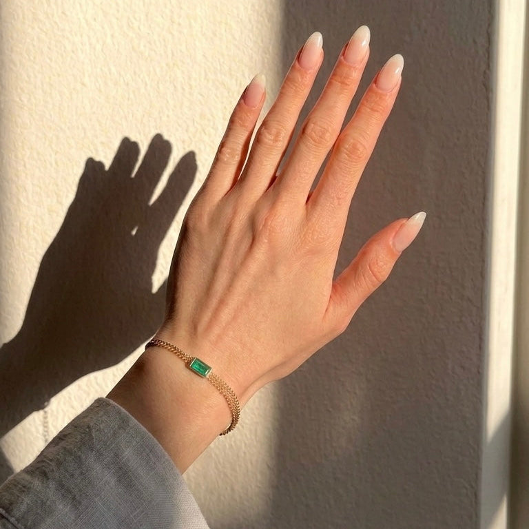 Curb chain bracelet with emerald-cut Emerald
