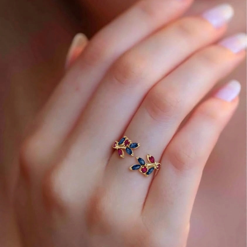 Open bloomed ring with sapphire and ruby stones