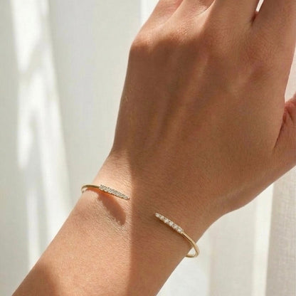 Pointy bangle with round diamonds